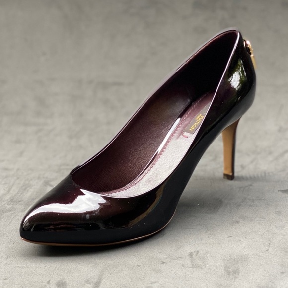 LOUIS VUITTON patent leather lock pumps - Picture 2 of 10